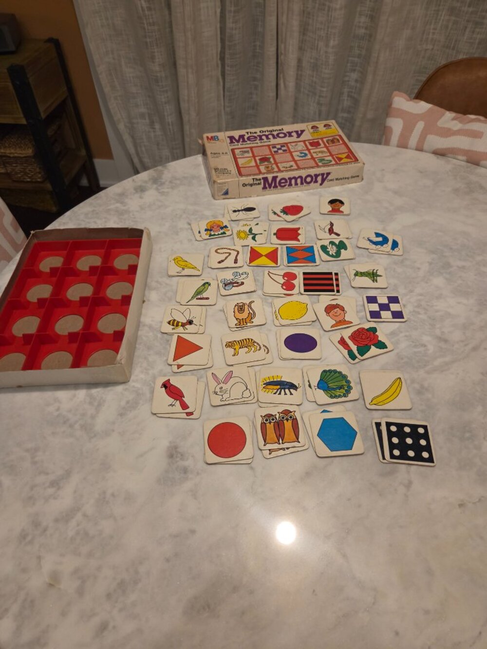 GAME, MILTON BRADLEY'S "THE ORIGINAL MEMORY CARD MATCHING GAME," 1960 VINTAGE! - Picture 2 of 6